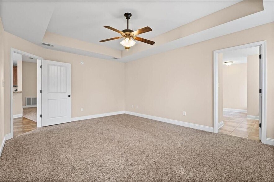 Building Photo - 926 Tudor Ln