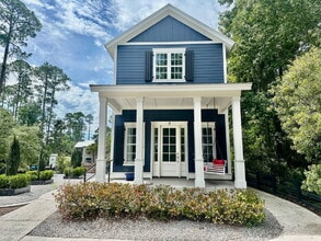 Building Photo - Large Modern Loft Home in Downtown Bluffton!