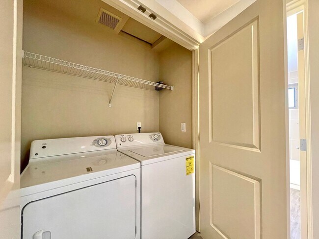 Building Photo - Great Condo For Rent