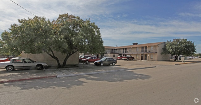 Primary Photo - Woodvine Apartments