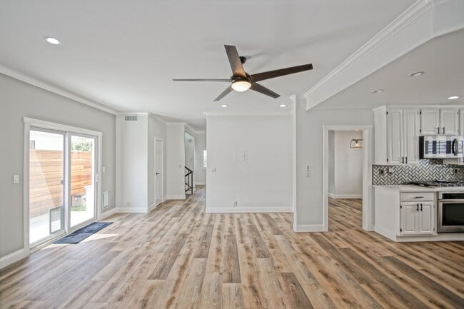 Building Photo - Beautifully Remodeled, Detached Front Town...