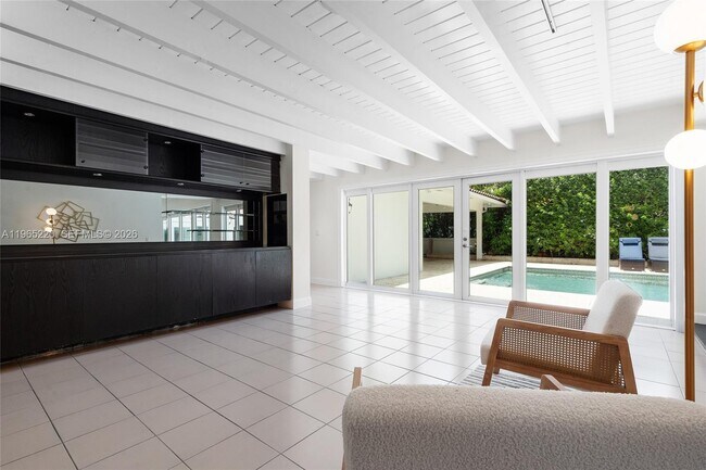 Building Photo - 5810 Maggiore St