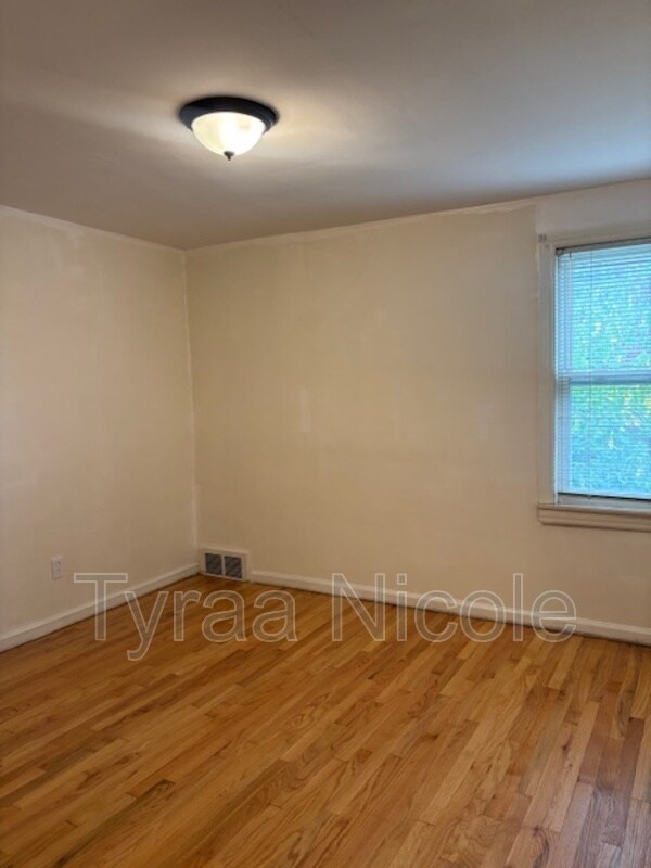 Building Photo - 1939 Ewald Cir