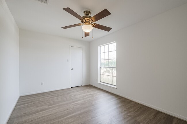 Building Photo - 3311 Palm Desert Ln