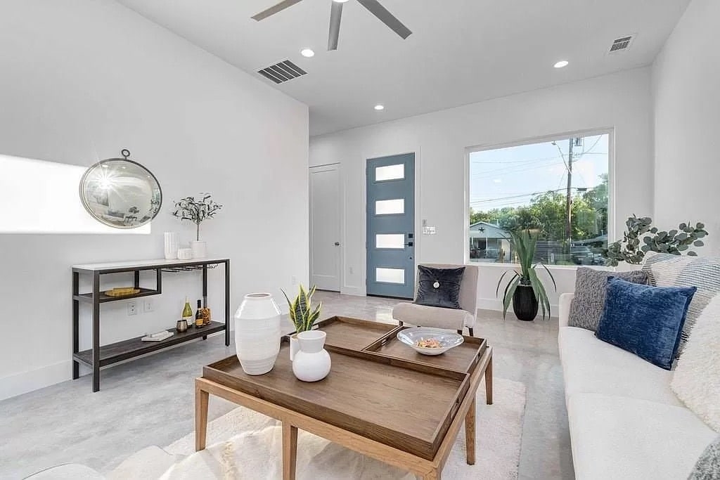 Building Photo - 5008 Lott Ave