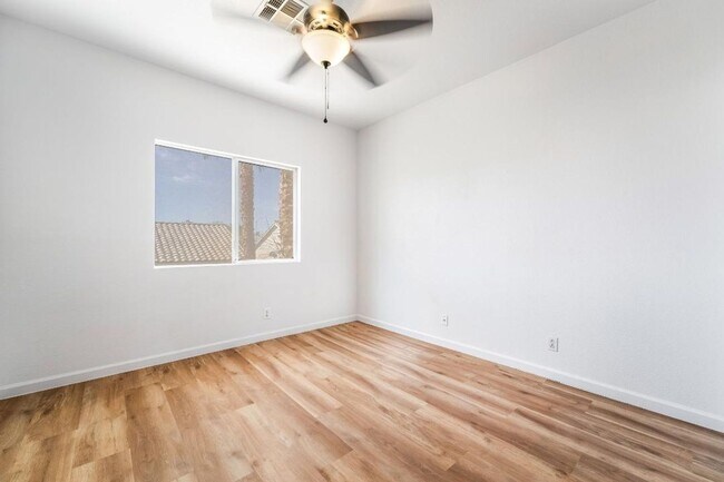 Building Photo - Silverado Ranch: Bright, Open Concept 3/2/2 Home with Downstairs Bedroom & Full Bath, Community Pool