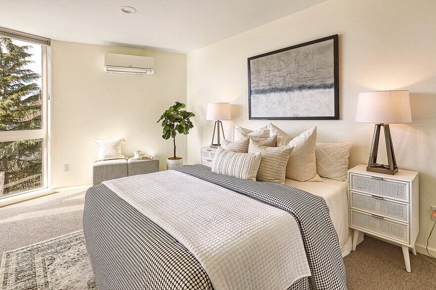 Master suite occupies the entire 4th floor. - 818 N 47th St