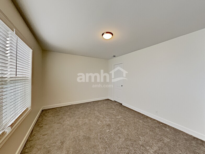 Building Photo - 2533 Kilkenny Ct
