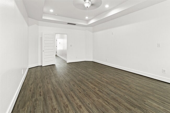 Building Photo - 2204 Hoskins Dr