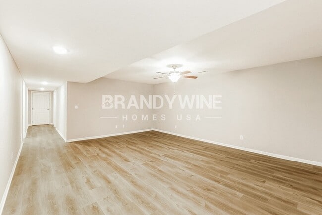 Building Photo - COMING SOON! 5BED 3BATH