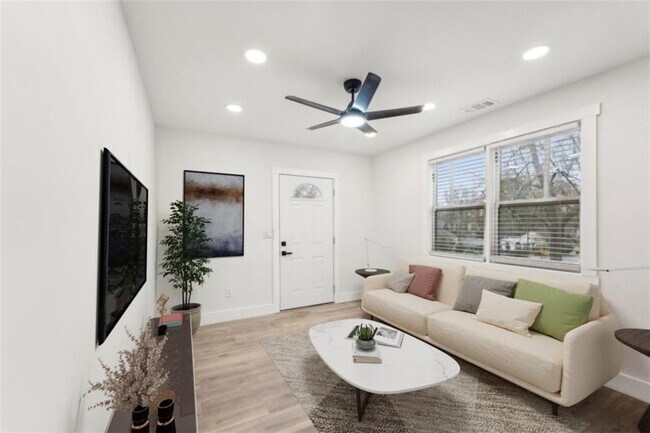 Building Photo - 1288 Almont Dr SW