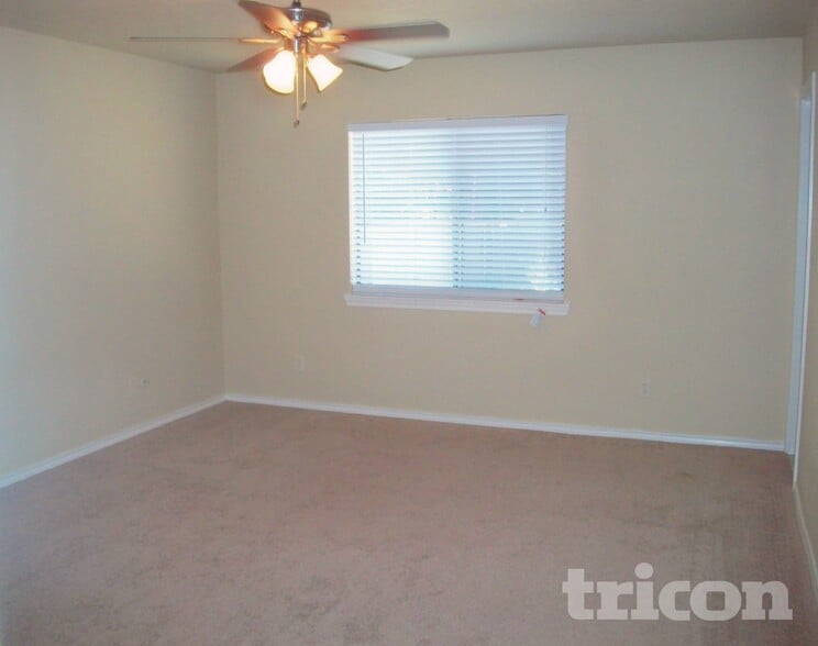 Building Photo - 9215 Sophora Dr