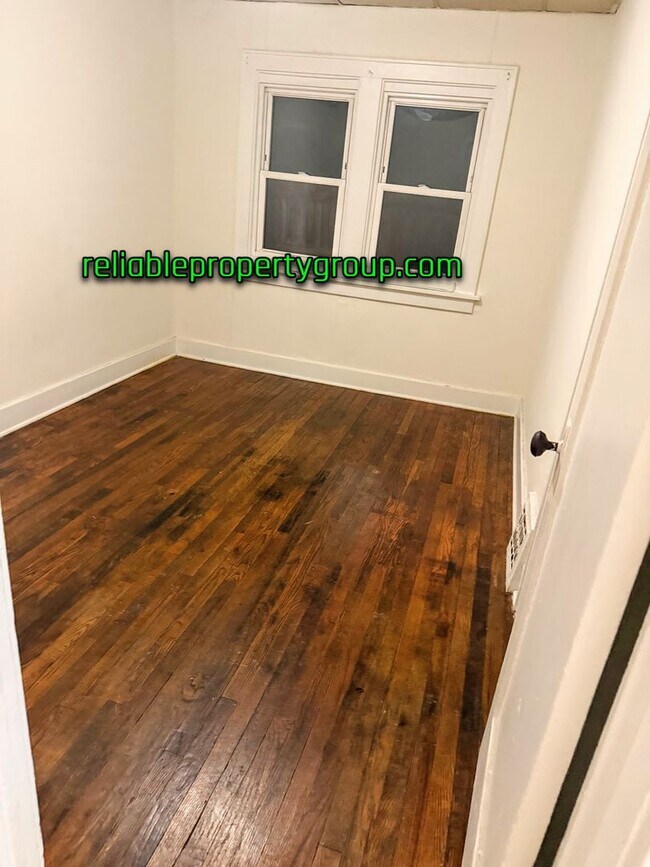 Building Photo - 610-612 W 3rd St