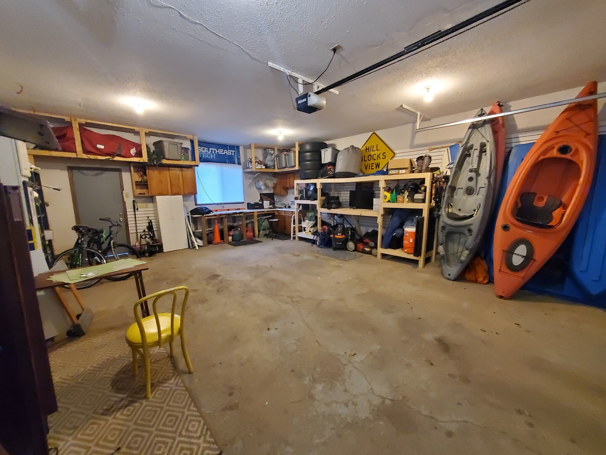 Building Photo - 2201 Tracy Ln