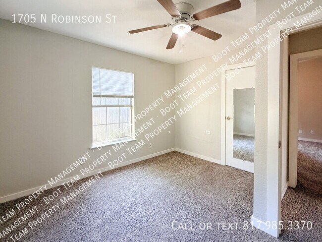 Building Photo - 1705 N Robinson St
