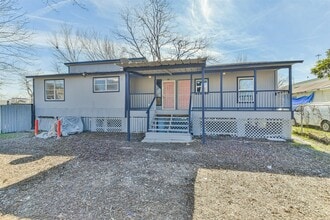Building Photo - 822 Finesse Dr