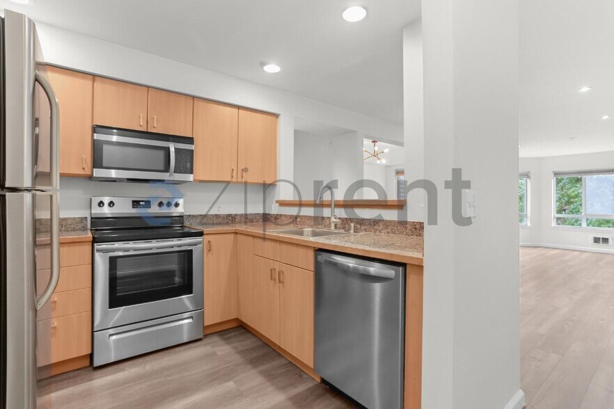Building Photo - Unit 401