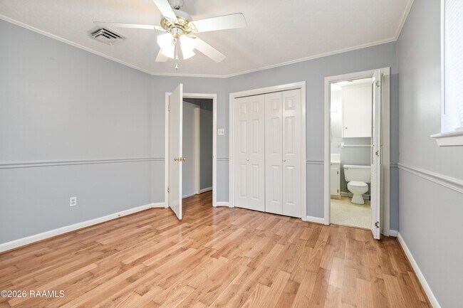 Building Photo - 207 Ashwood Dr