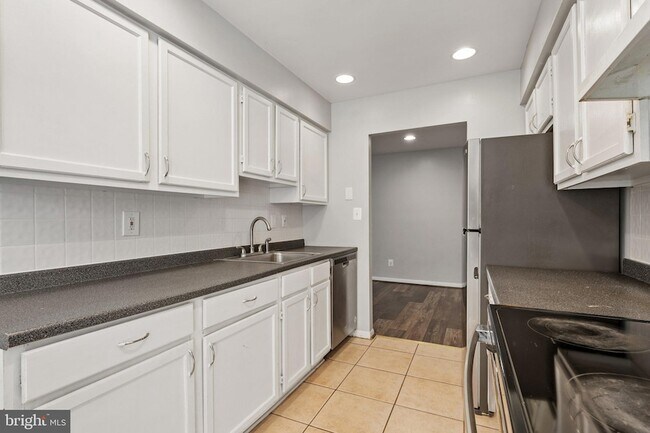 Building Photo - 13212 Meander Cove Dr