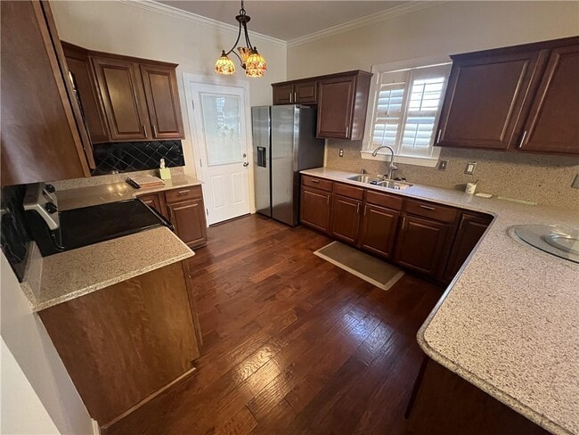 Building Photo - 102 Mcleod Dr