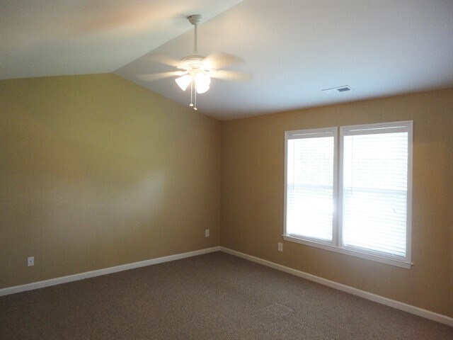 Building Photo - 645 Commander Dr