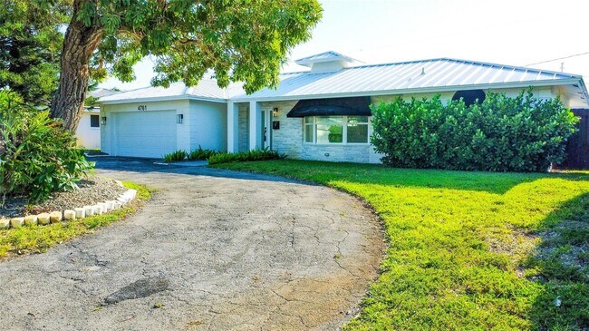 Primary Photo - 4761 NE 28th Ave
