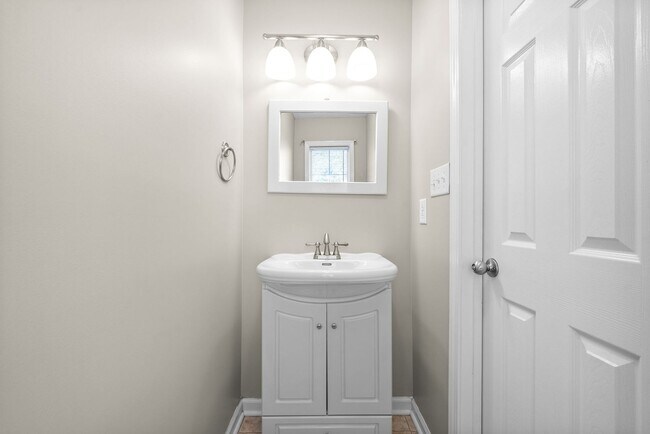 Building Photo - Pet Friendly Three Bedroom with Bonus!