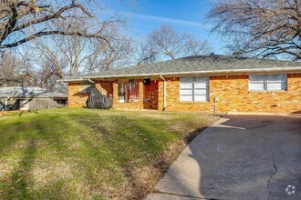 Building Photo - "Charming 2-Bedroom Duplex with Granite El...