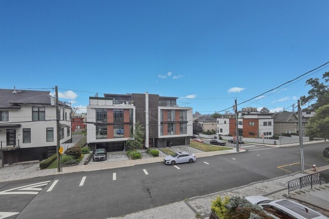Building Photo - 760 Undercliff Ave