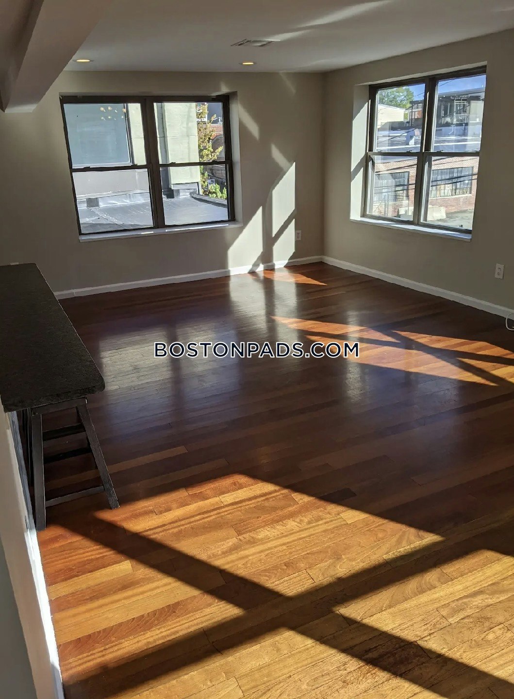 Building Photo - 197 Sidney St