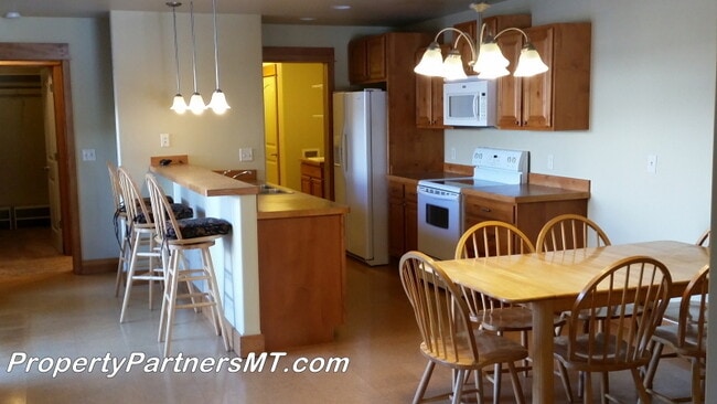 Building Photo - **Need more garage?** 3 Bed 2 Bath house