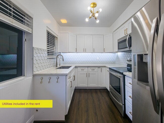 Building Photo - 215 N Kenwood St