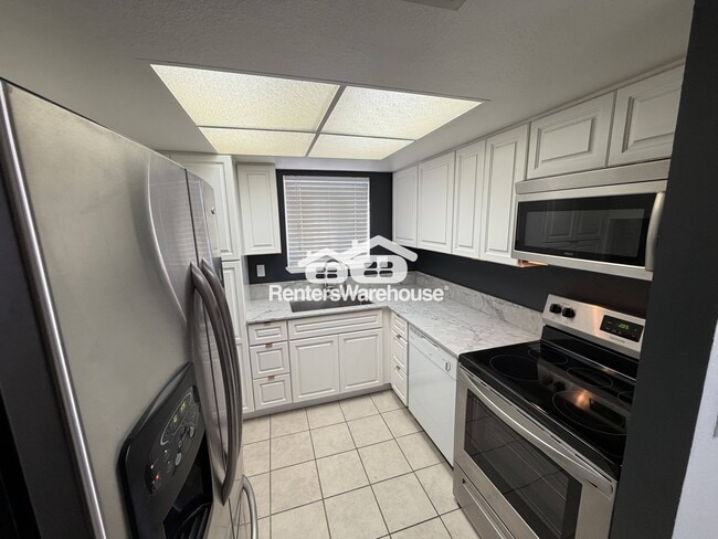 Building Photo - 6020 Carmen Blvd