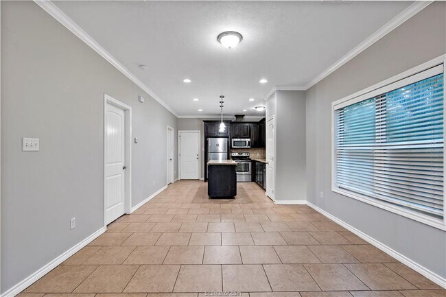 Building Photo - 4336 Nagle St