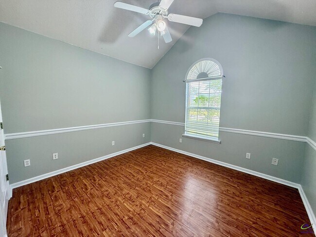 Building Photo - 113 Larkspur Ln