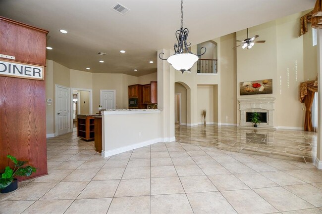 Building Photo - 14210 Mopan Springs Ln