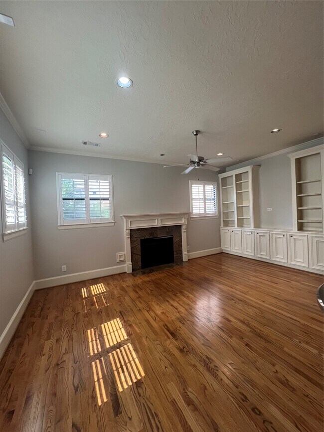 Building Photo - 2330 Camden Dr