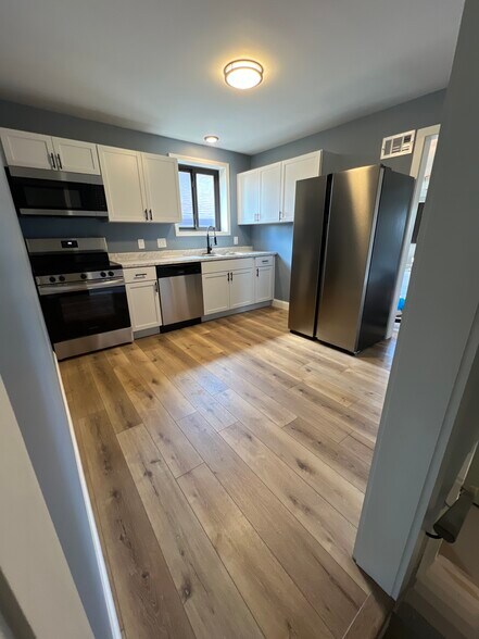 Kitchen - 3014 Maywood Ave