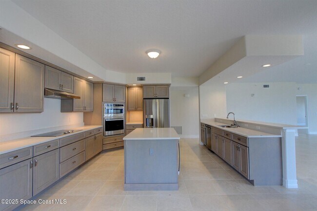 Building Photo - 1465 S Harbor City Blvd