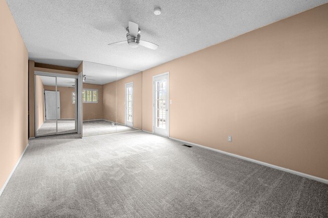 Building Photo - 2 Bed 2 Bath  in Heather Ridge