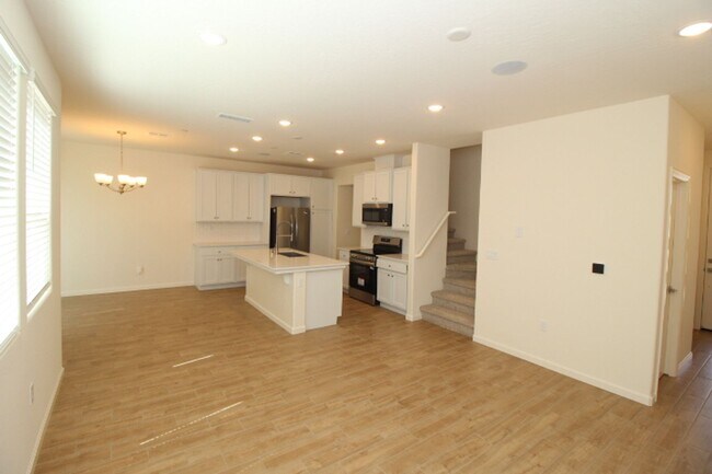 Building Photo - 1462 Pioneer Ln