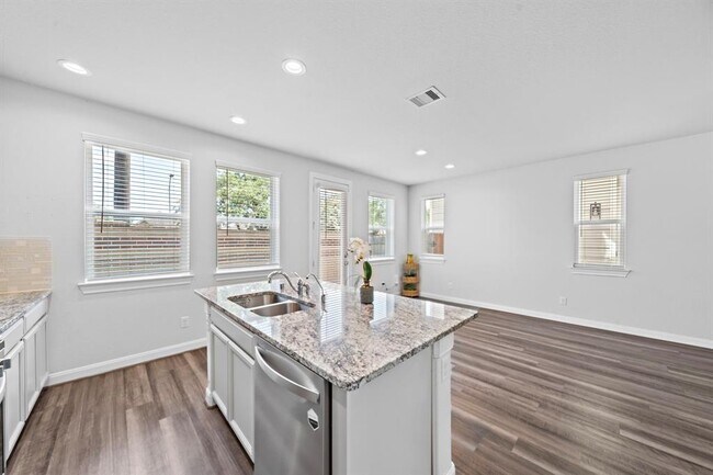 Building Photo - 9913 Brickhouse Dr
