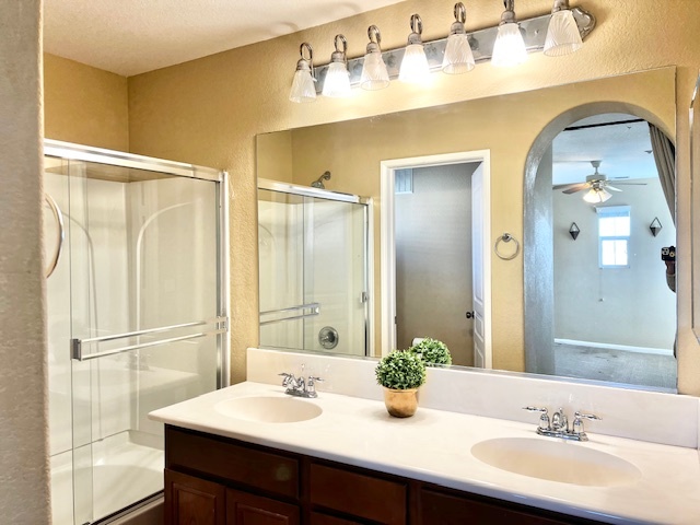 3rd en-suite shower, bathroom & closet - 801 Almond Rd