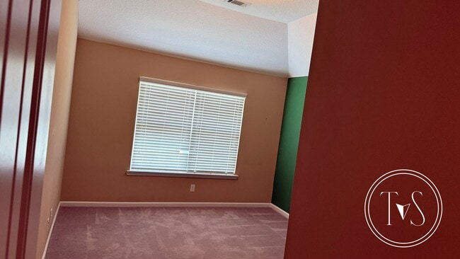 Building Photo - RATE DROP ALERT (was $2750/month) and SUMM...