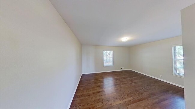 Building Photo - 841 Hillside Dr