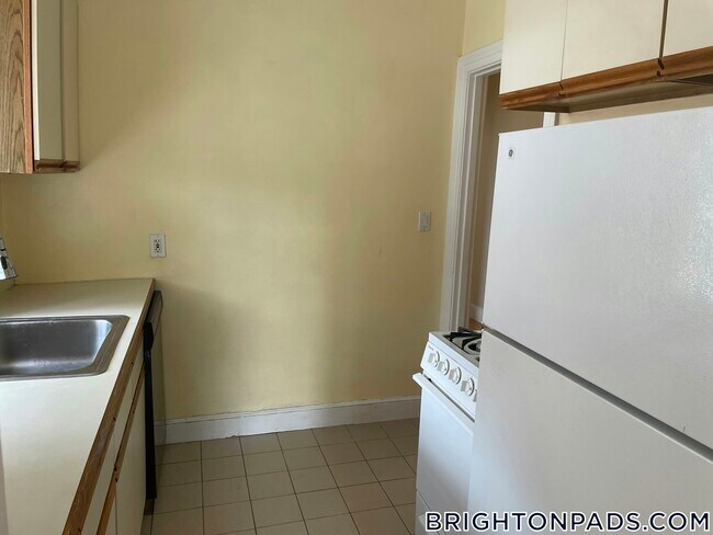 Building Photo - 97 Strathmore Rd