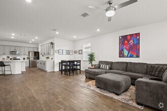 Building Photo - 3024 Egan Dr