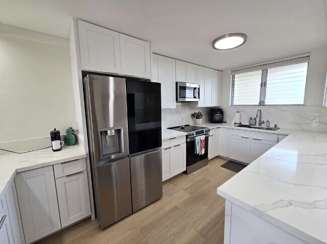 Building Photo - Fully Furnished Executive Condo Rental 2br/2ba/1pkg - Waikiki