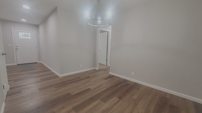 Building Photo - 910 Rexdale Dr