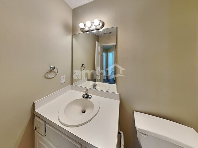 Building Photo - 900 Cline Petty Way